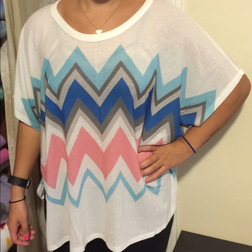 BNWOT Size L Enti Glamour Chevron Stripes Top